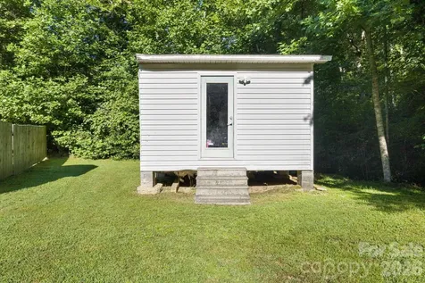 125 Ice Hollow Road Zirconia NC 28790