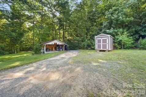 125 Ice Hollow Road Zirconia NC 28790