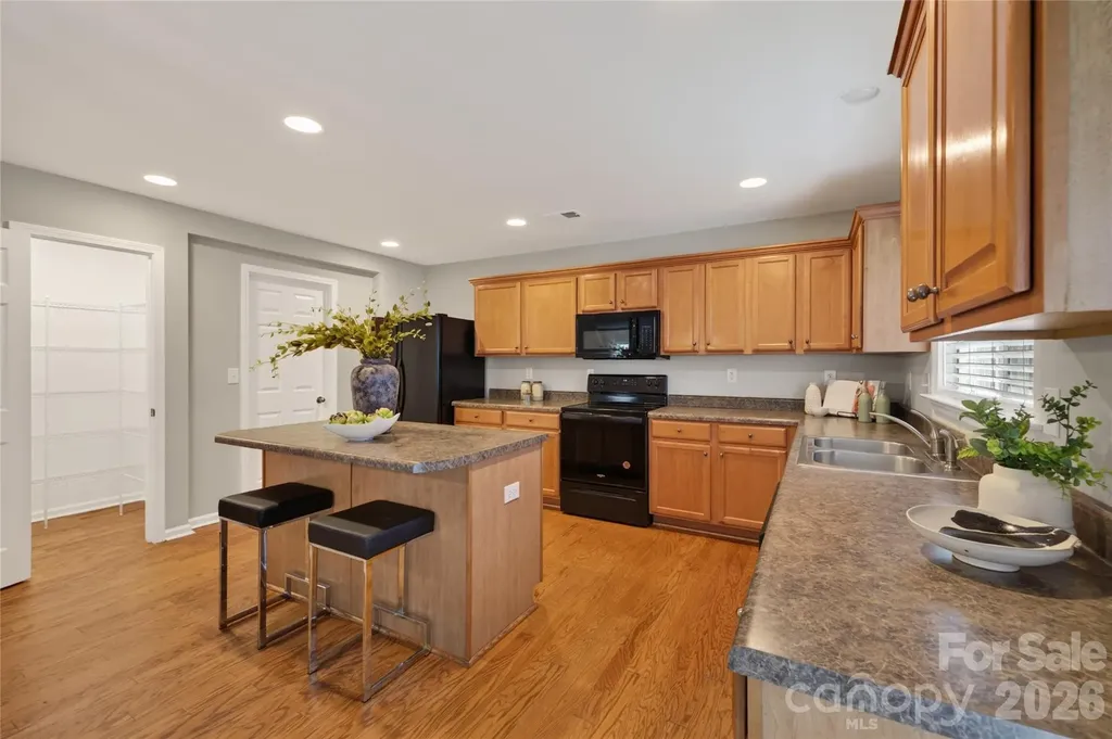 8932 Oransay Way Charlotte NC 28278