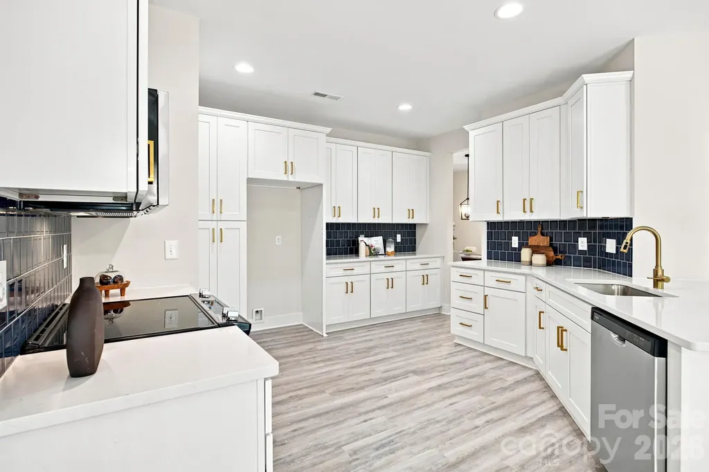 402 North Street Dallas NC 28034