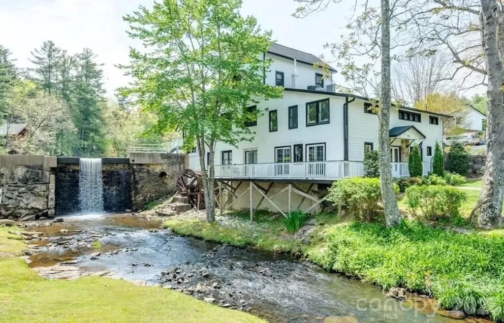 1150 W Blue Ridge Road Flat Rock NC 28731