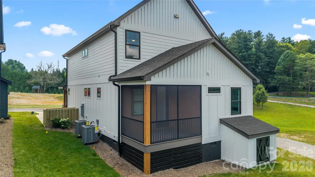 18 S Martha Kate Drive Hendersonville NC 28792