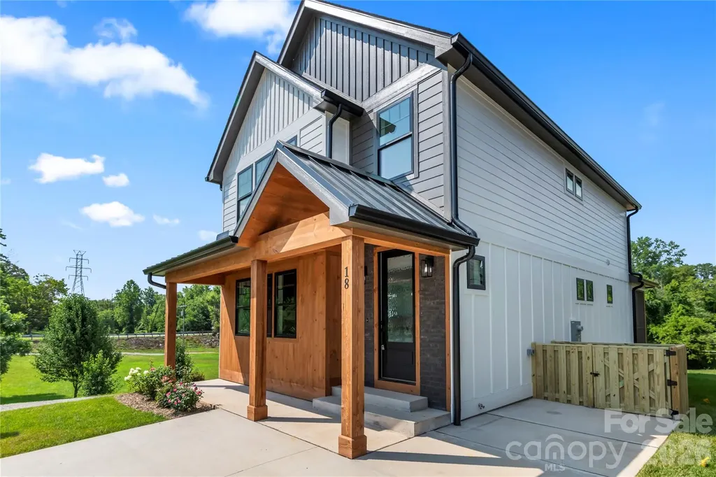 18 S Martha Kate Drive Hendersonville NC 28792