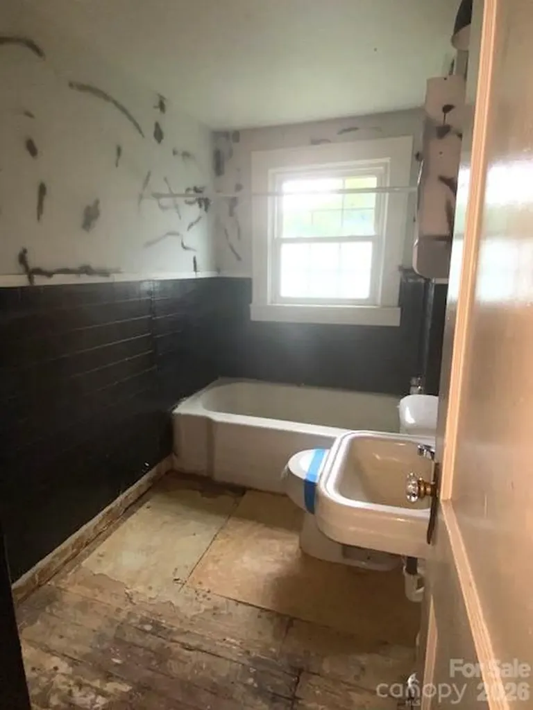 2689 Harris Henrietta Road Mooresboro NC 28114
