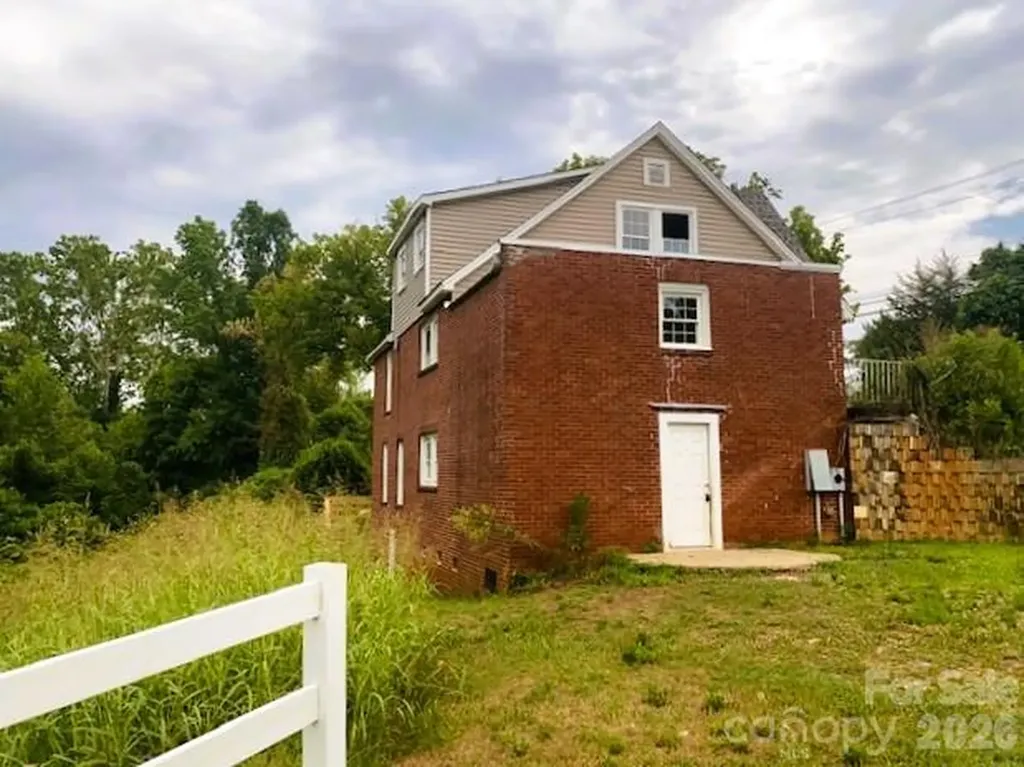 2689 Harris Henrietta Road Mooresboro NC 28114