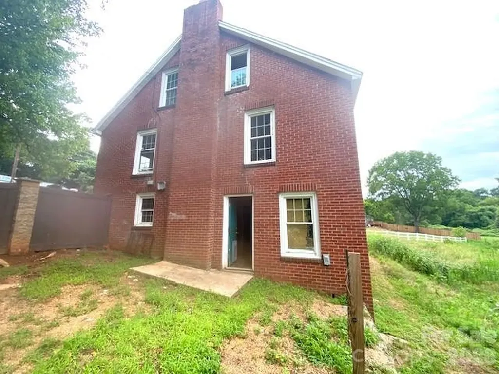 2689 Harris Henrietta Road Mooresboro NC 28114