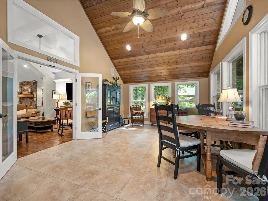 104 Little Cherokee Ridge Hendersonville NC 28739