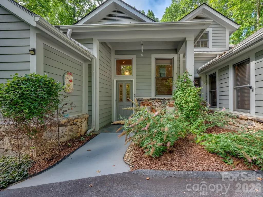 104 Little Cherokee Ridge Hendersonville NC 28739