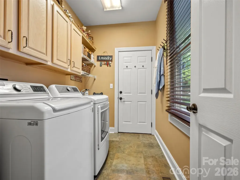 104 Little Cherokee Ridge Hendersonville NC 28739