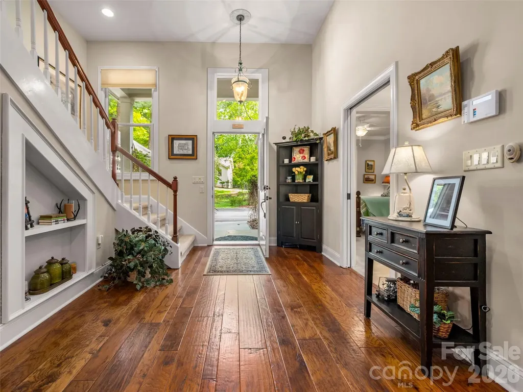 104 Little Cherokee Ridge Hendersonville NC 28739