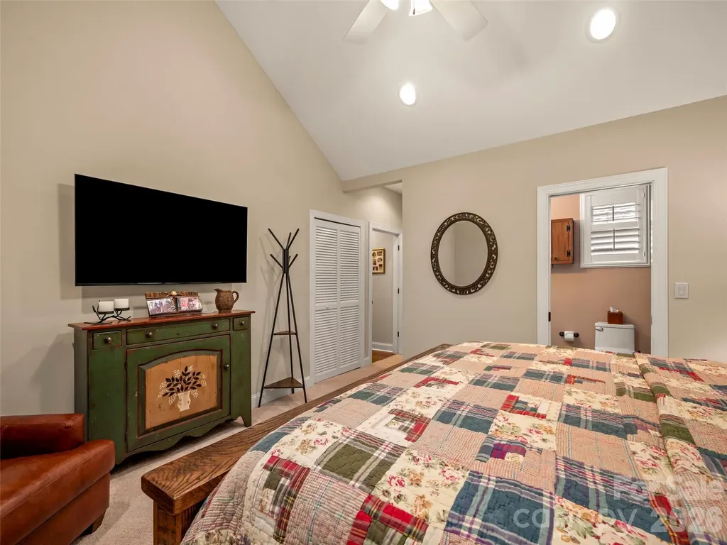 104 Little Cherokee Ridge Hendersonville NC 28739