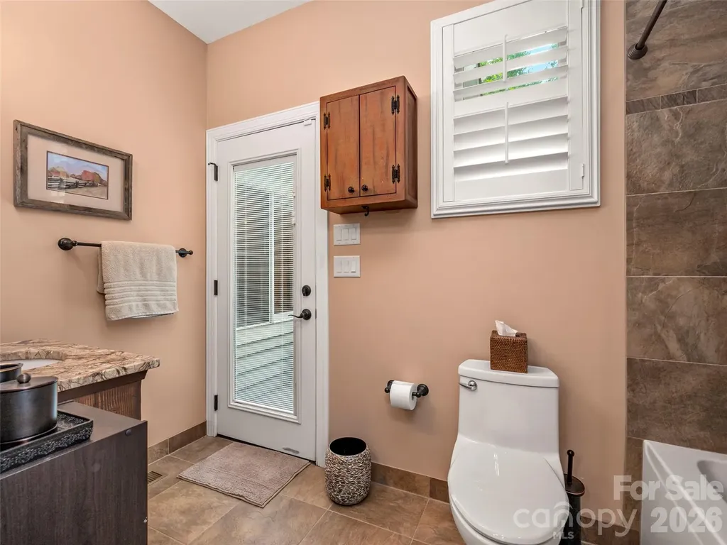 104 Little Cherokee Ridge Hendersonville NC 28739