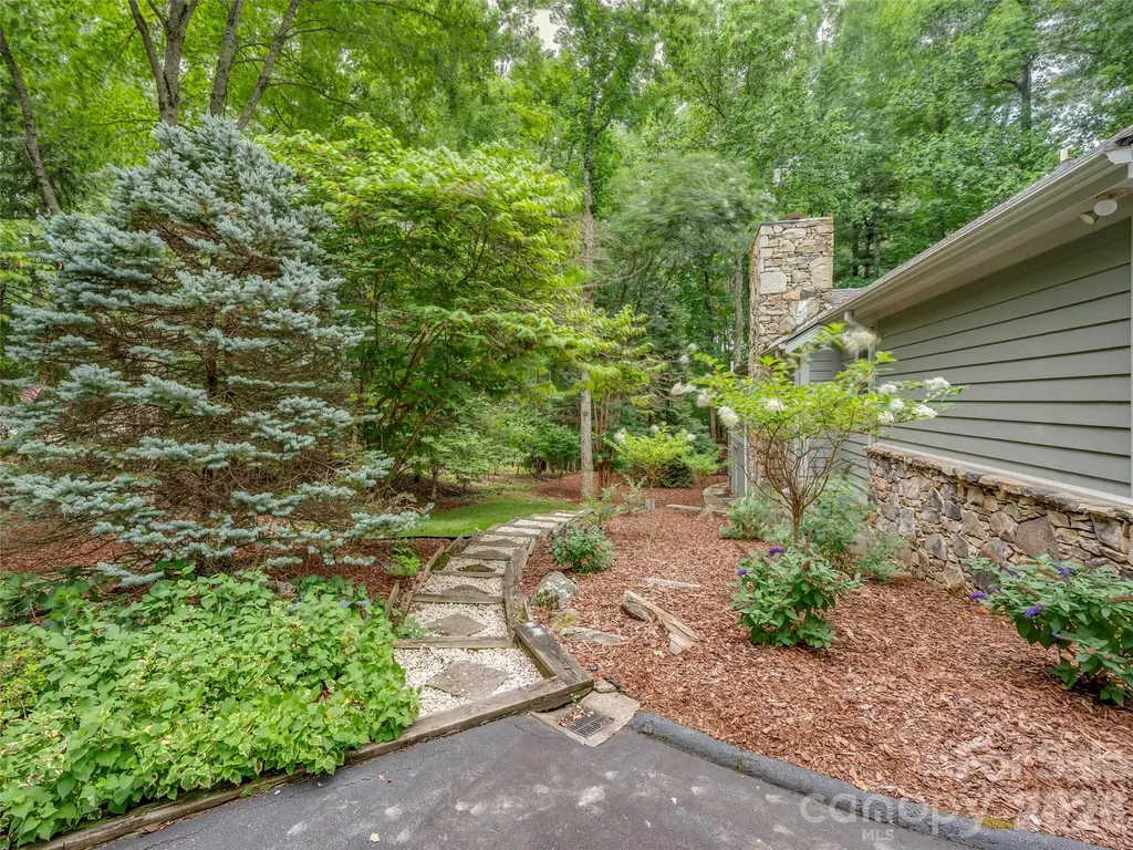 104 Little Cherokee Ridge Hendersonville NC 28739