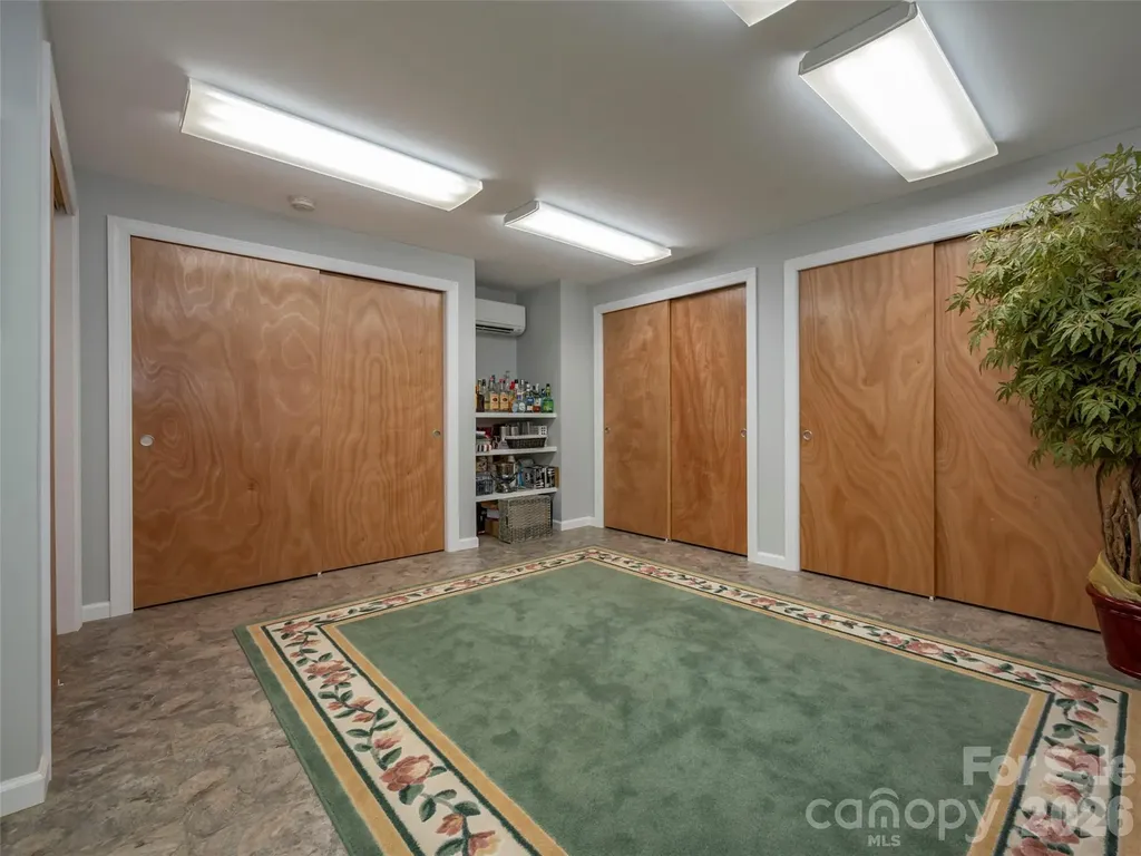 104 Little Cherokee Ridge Hendersonville NC 28739