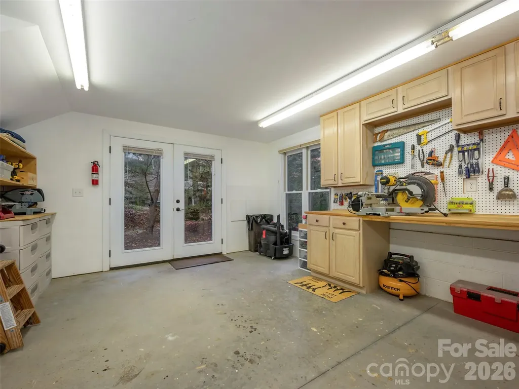 104 Little Cherokee Ridge Hendersonville NC 28739