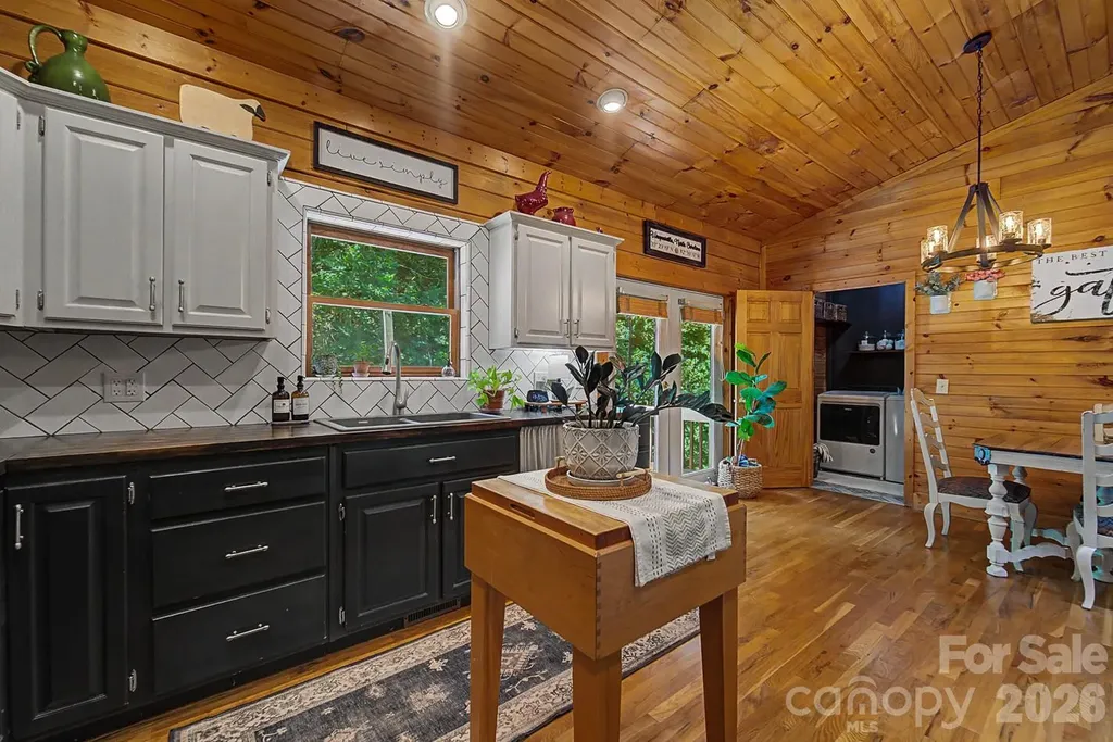 91 Tibi Lane Waynesville NC 28785