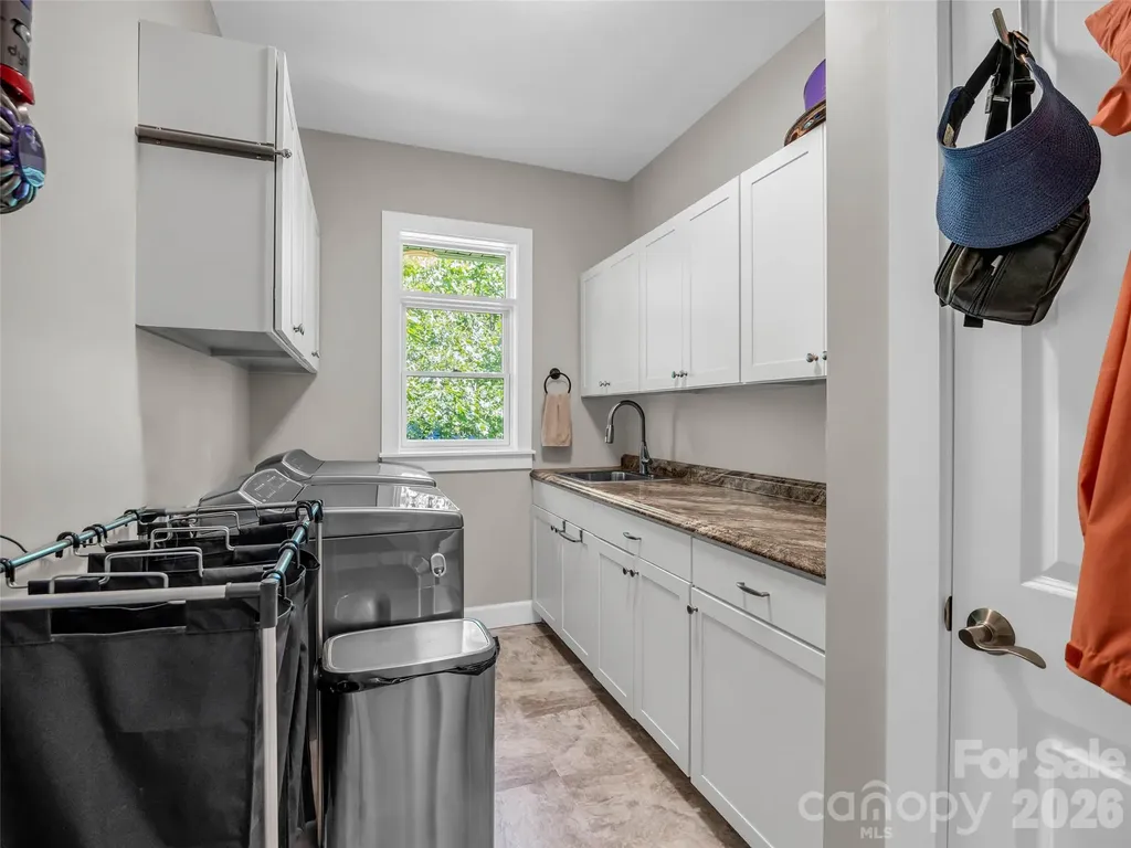 930 Big Raven Lane Saluda NC 28773