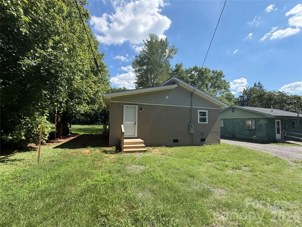 2621 E Greenbriar Road Statesville NC 28625