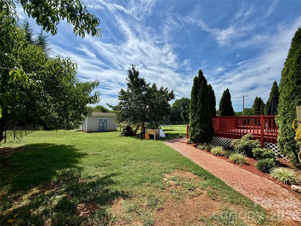 1104 Spring Meadow Drive Woodleaf NC 27054