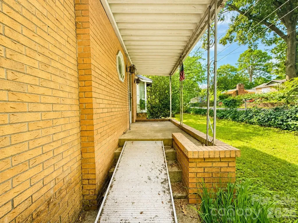 128 E Hilltop Drive Gastonia NC 28054