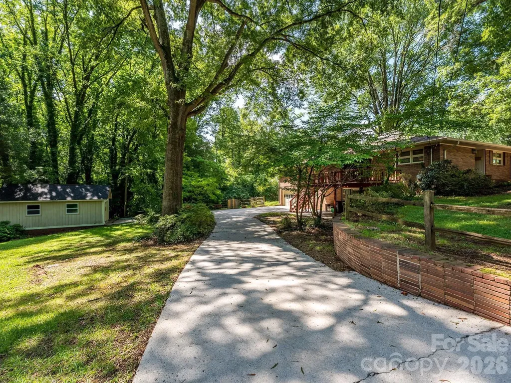 688 Grandview Drive NE Concord NC 28025