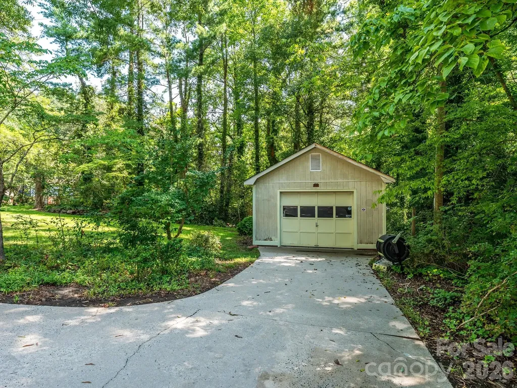 688 Grandview Drive NE Concord NC 28025