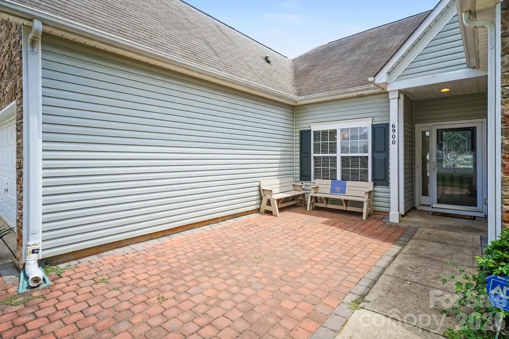 6900 Daisy Bee Court Charlotte NC 28126