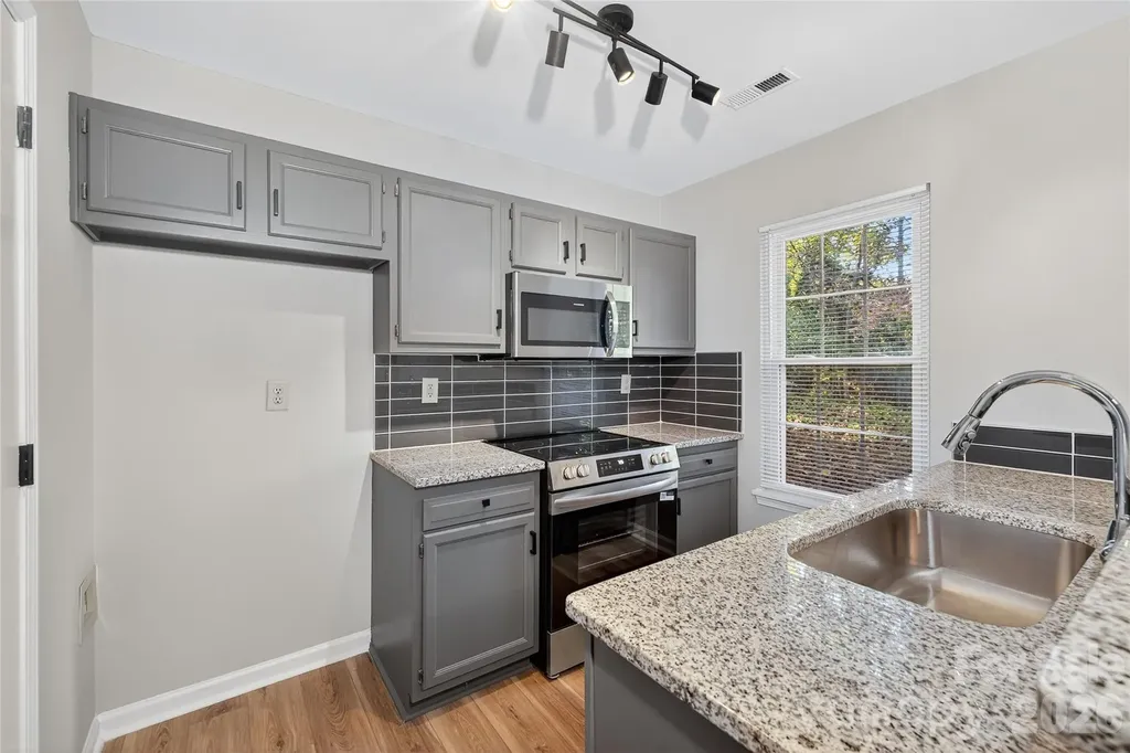 6407 Windsor Gate Lane Charlotte NC 28215