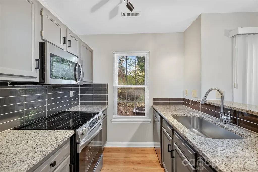 6407 Windsor Gate Lane Charlotte NC 28215