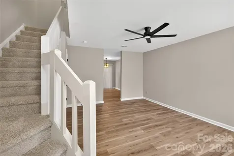 6407 Windsor Gate Lane Charlotte NC 28215