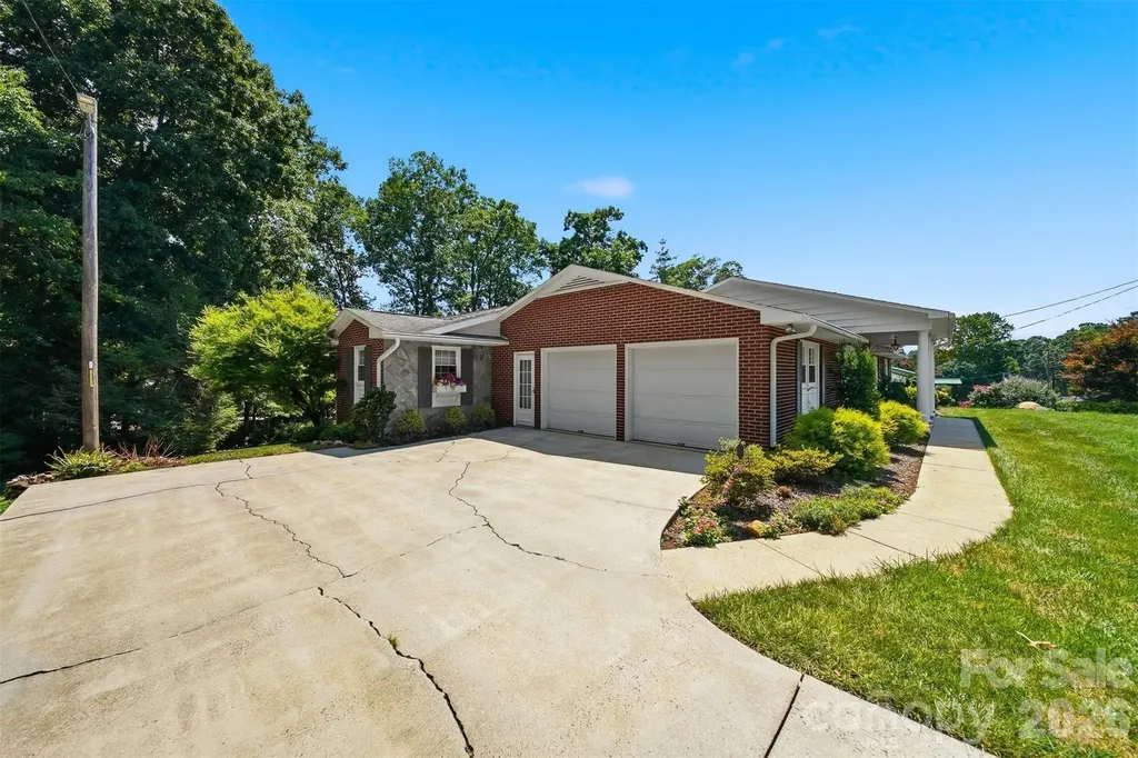 1599 Oakmont Drive Lenoir NC 28645
