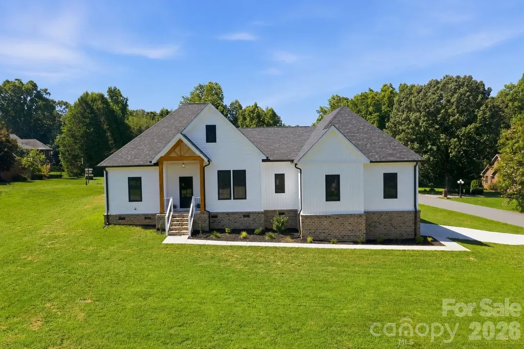 1213 Creekside Drive Conover NC 28613