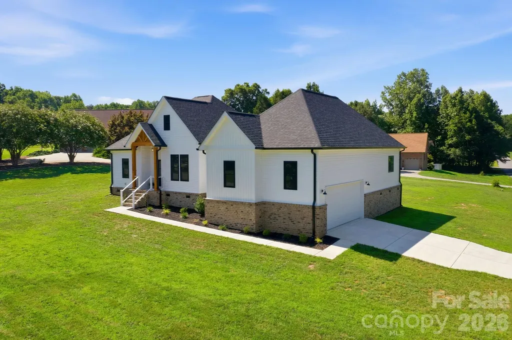 1213 Creekside Drive Conover NC 28613