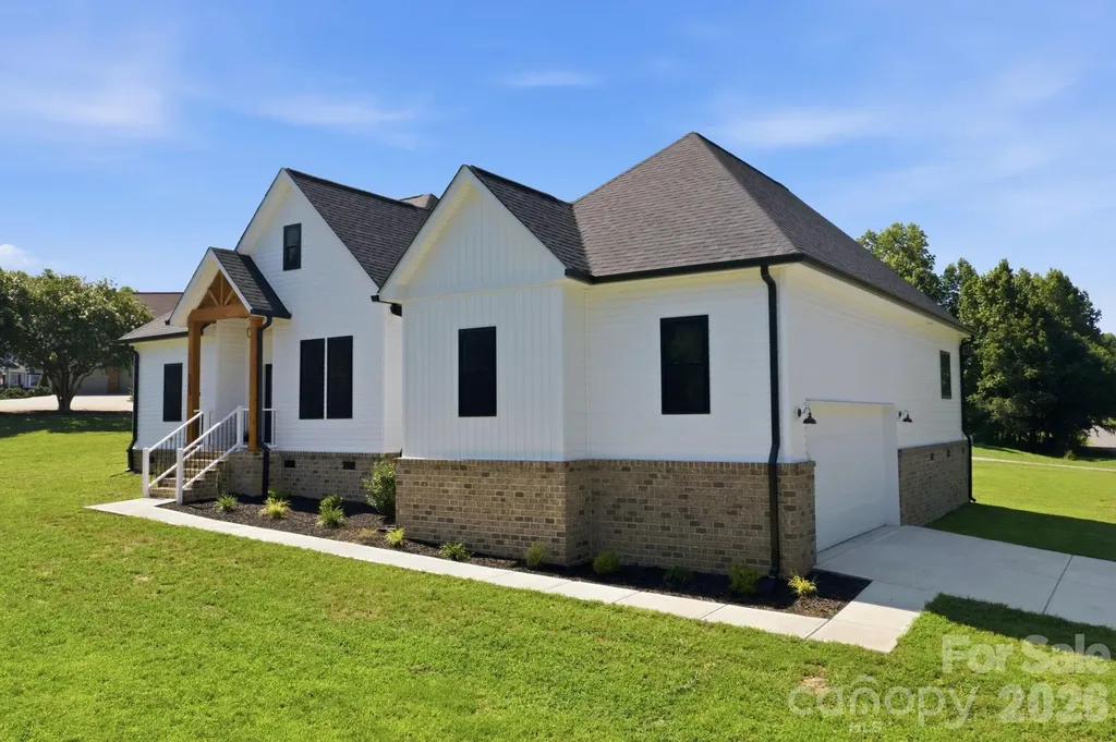 1213 Creekside Drive Conover NC 28613