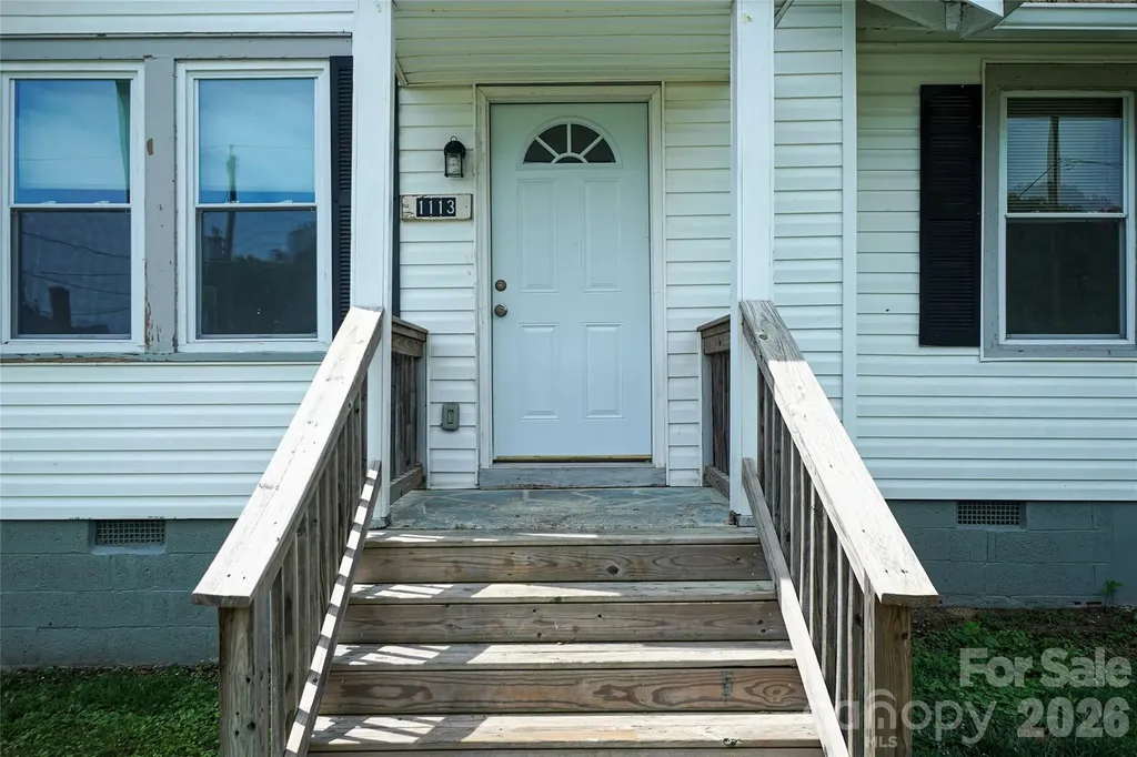 1113 W 5th Avenue Gastonia NC 28052