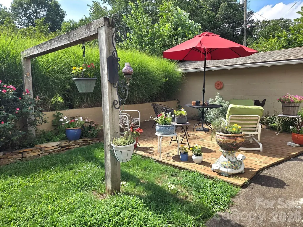 201 Stafford Street Black Mountain NC 28711