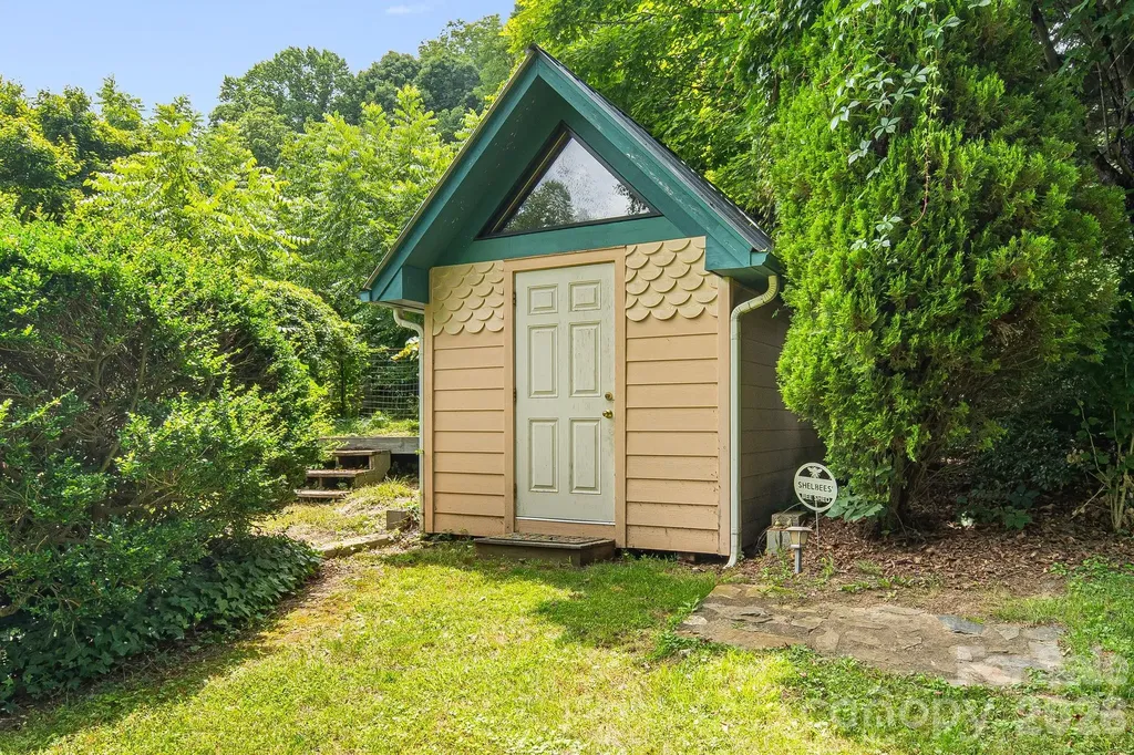 200 Black Hawk Trail Waynesville NC 28785
