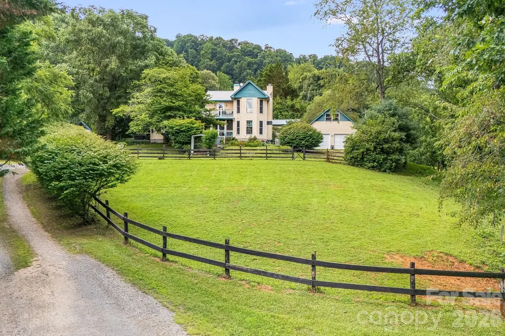 200 Black Hawk Trail Waynesville NC 28785