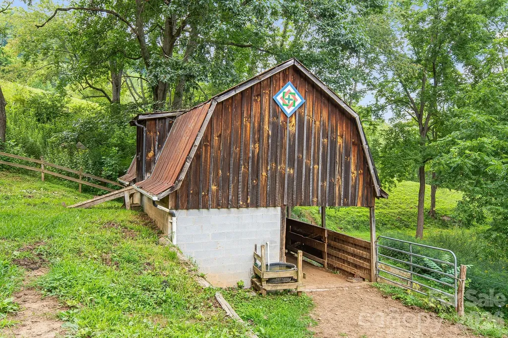 200 Black Hawk Trail Waynesville NC 28785