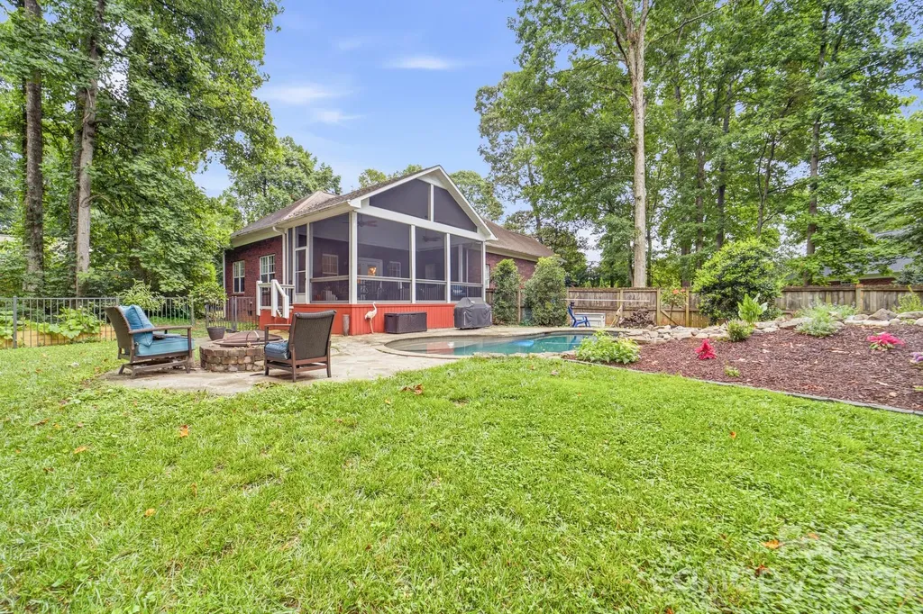 15002 Dexter Lemmond Court Charlotte NC 28227