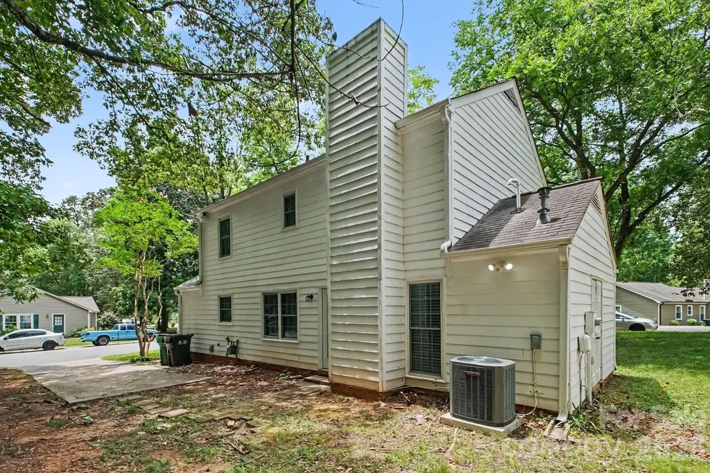5200 Birchbark Lane Charlotte NC 28227