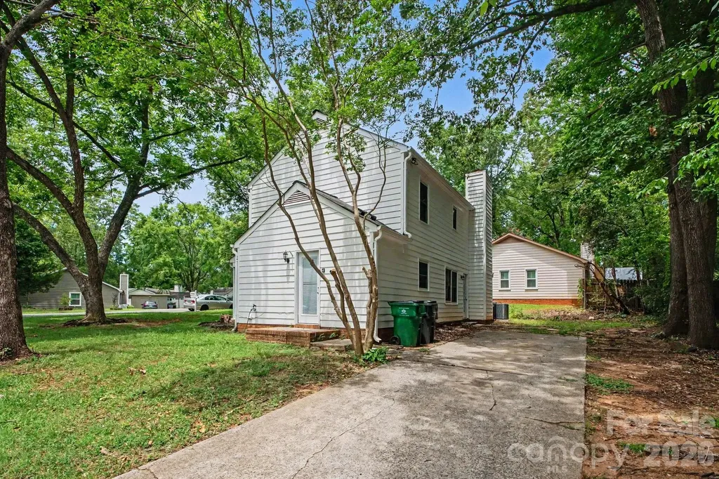 5200 Birchbark Lane Charlotte NC 28227