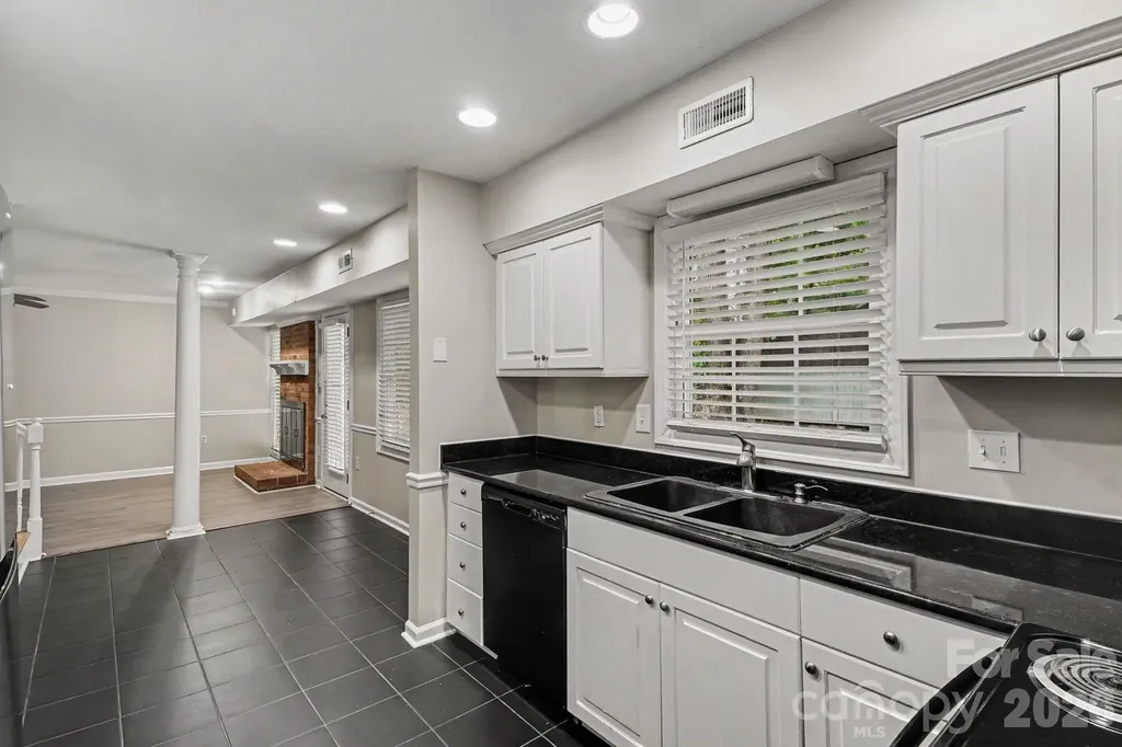 5200 Birchbark Lane Charlotte NC 28227