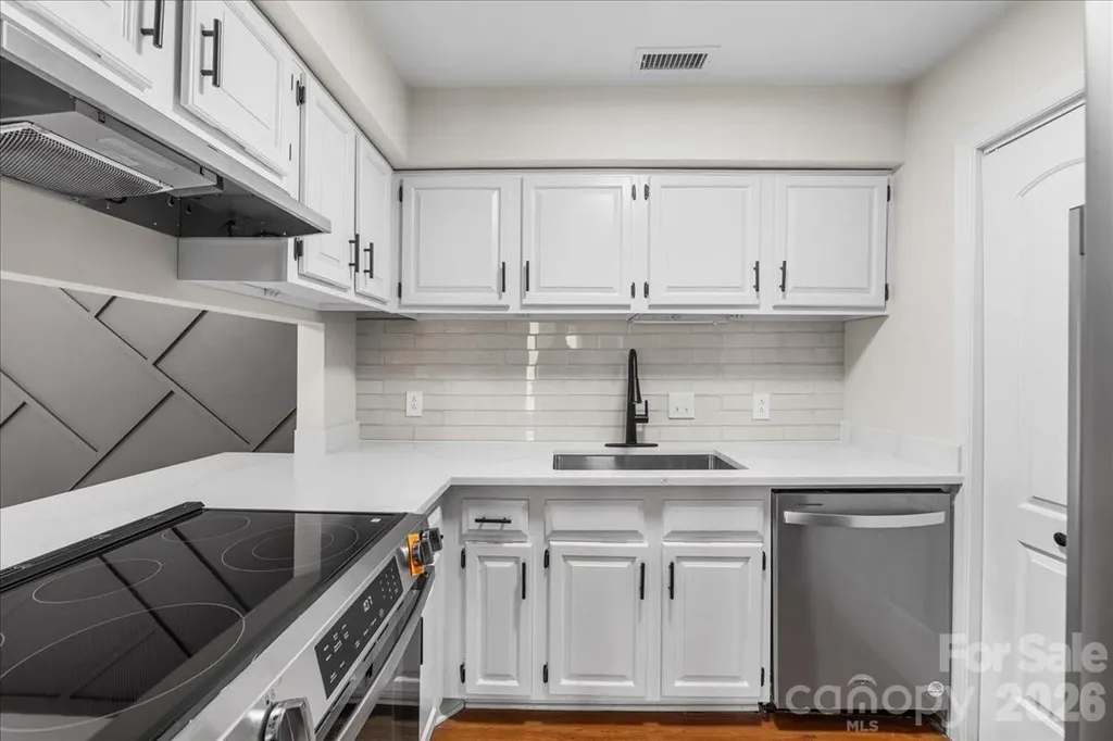 1612 Sharon Road W Charlotte NC 28210