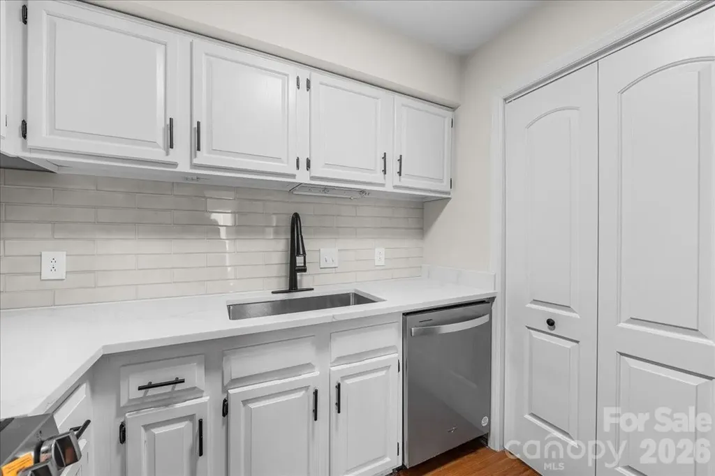 1612 Sharon Road W Charlotte NC 28210