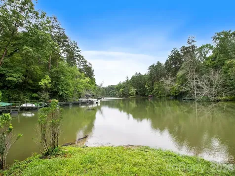 46 Indian Summer Lane Mill Spring NC 28756