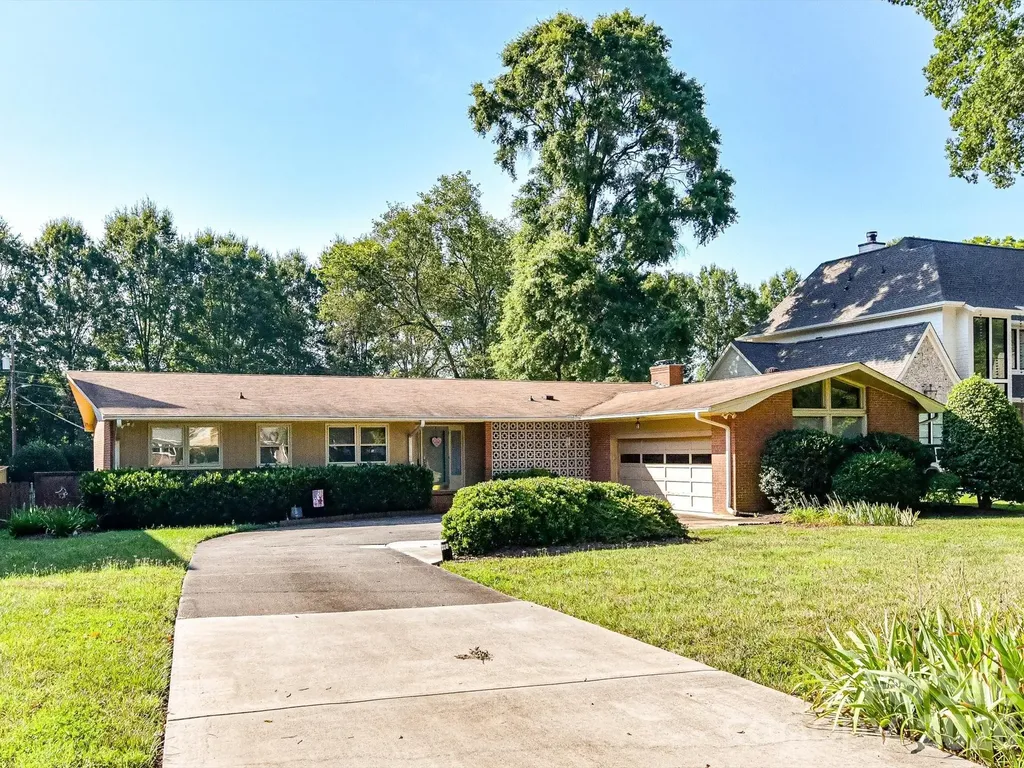 911 Lansdowne Road Charlotte NC 28270