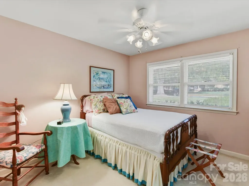 911 Lansdowne Road Charlotte NC 28270