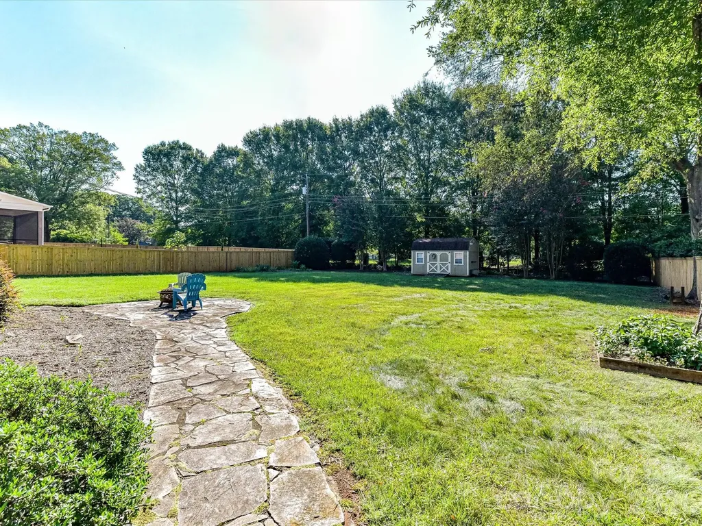 911 Lansdowne Road Charlotte NC 28270