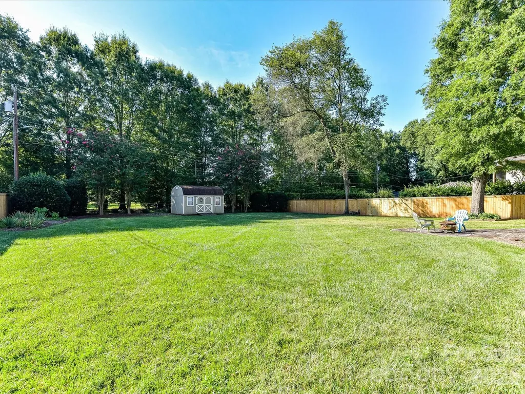 911 Lansdowne Road Charlotte NC 28270